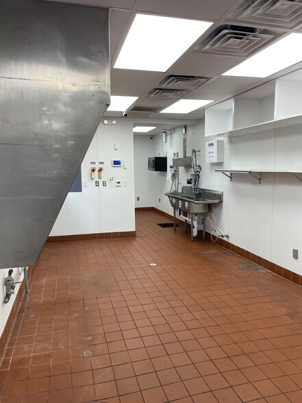 More Photos Of 6800 W 12th Ave, Hialeah Storefront For Lease