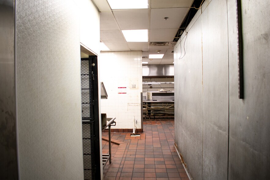 More Photos Of 1801 N Plano Rd, Richardson Specialty For Lease