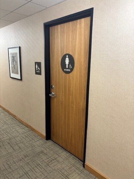 More Photos Of 18740 Ventura Blvd, Tarzana Medical For Lease