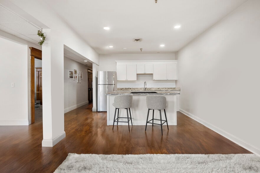 More Photos Of 82 N Pearl St, Albany Apartments For Sale