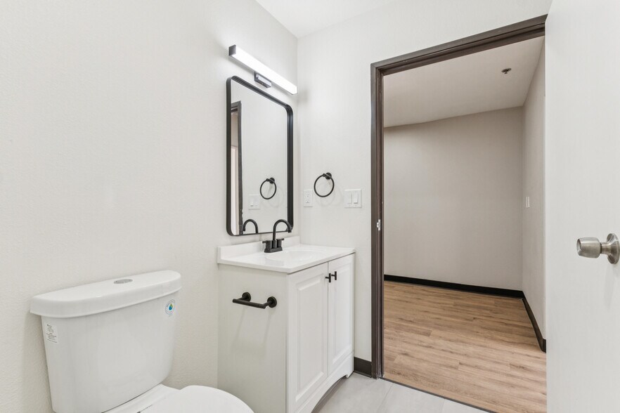 More Photos Of 2209 W 1st St, Tempe Warehouse For Sale