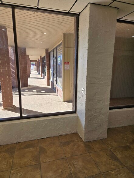 More Photos Of 2728 Williams Ave, Woodward General Retail For Lease