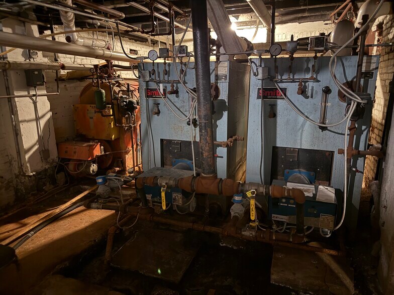 More Photos Of 12 E Main St, Chanute Hotel For Sale