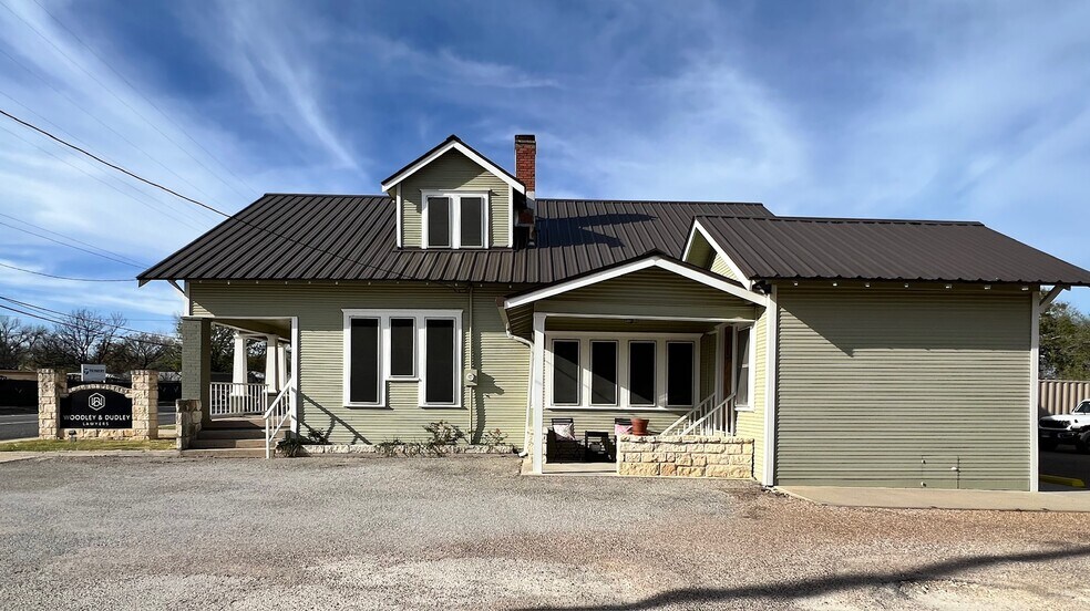 More Photos Of 306 N Austin St, Comanche Office For Sale