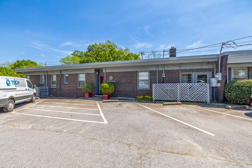 More Photos Of 201 S Weston St, Fountain Inn Office For Sale