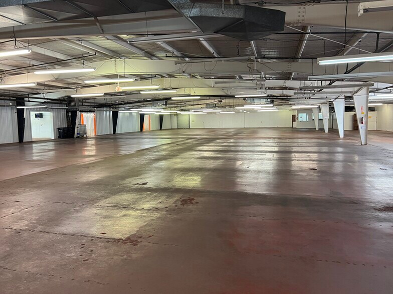 More Photos Of 306 S Bonner St, Jacksonville General Retail For Sale