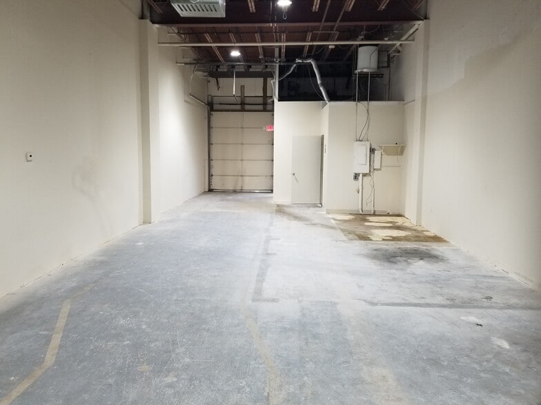 More Photos Of 18775 N Frederick Rd, Gaithersburg Warehouse For Lease