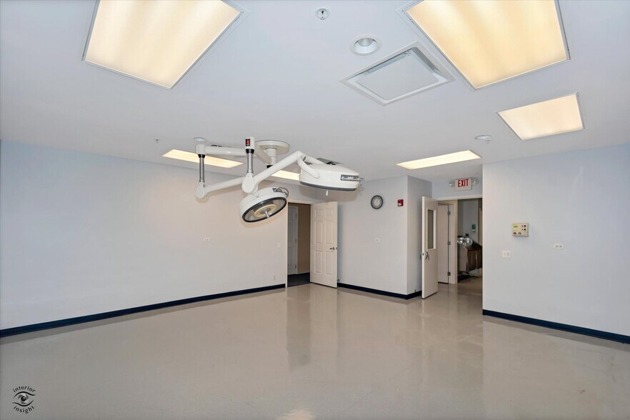 More Photos Of 912 Northwest Hwy, Fox River Grove Medical For Lease