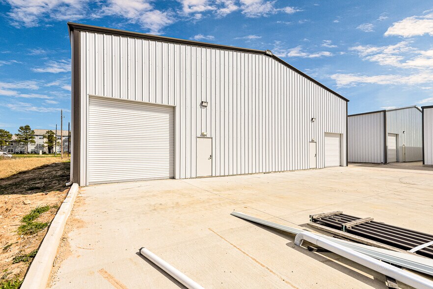 More Photos Of 11555 Gaston, Katy Industrial For Lease