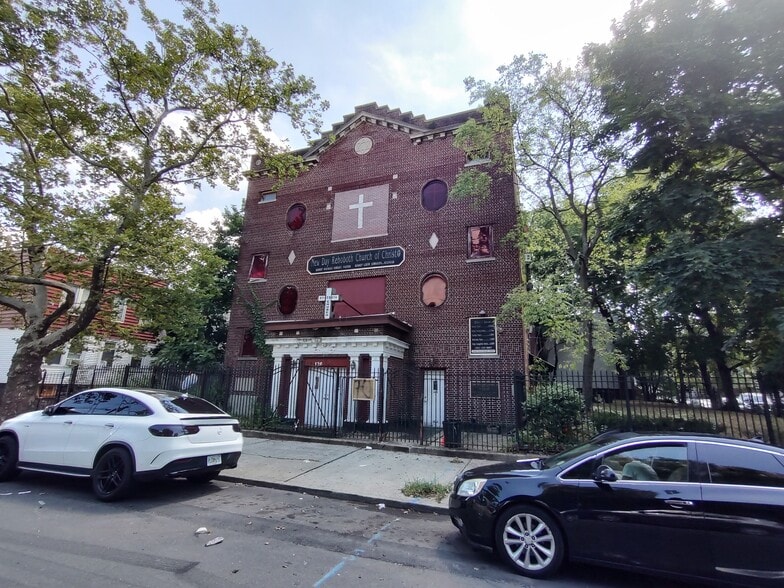 More Photos Of 126 Rutgers Ave, Jersey City Specialty For Sale