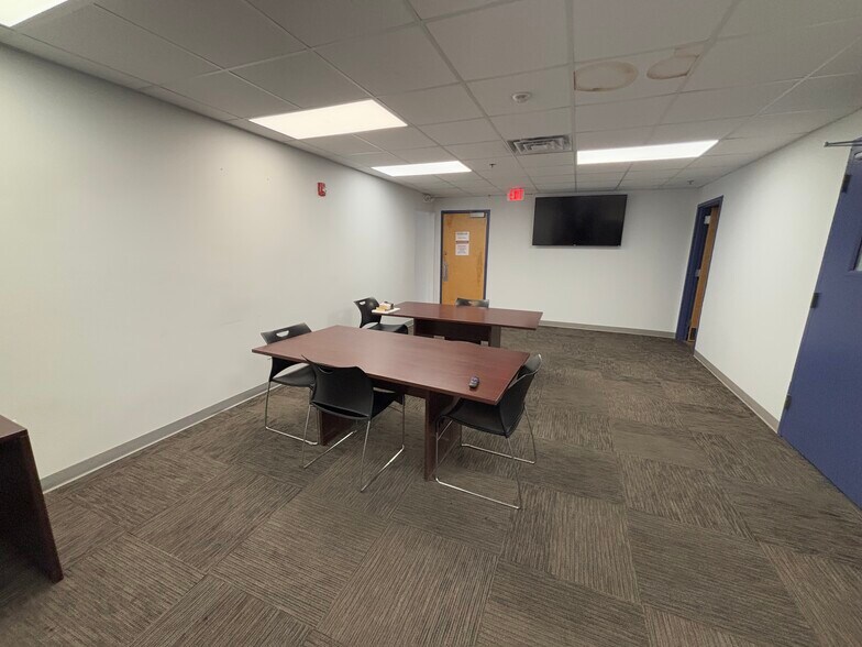 More Photos Of 160 Cooper Rd, Berlin Manufacturing For Lease