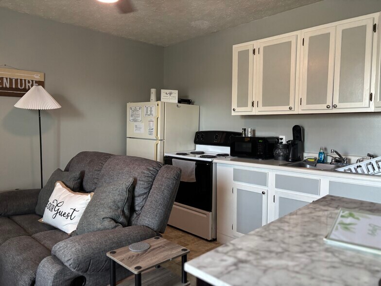 More Photos Of 206 W Main St, Mc Arthur Flex For Sale