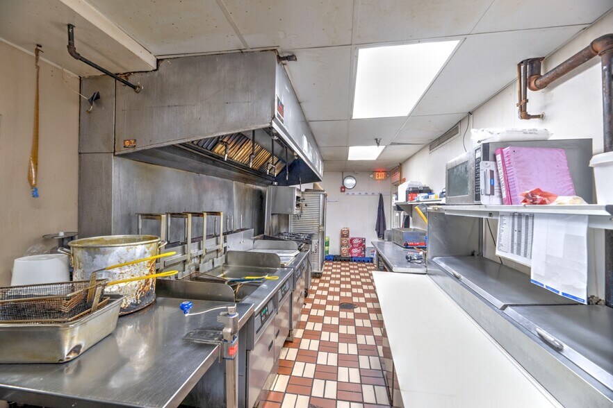 More Photos Of 116 S Larkin Ave, Joliet Restaurant For Sale