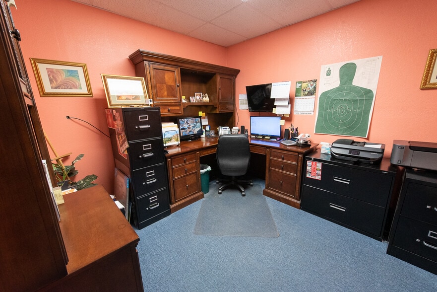 More Photos Of 1211 Lamar St, Sweetwater Flex For Sale