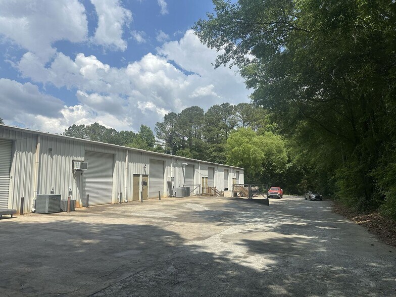 More Photos Of 205-219 Fulton Ct, Peachtree City Light Distribution For Lease