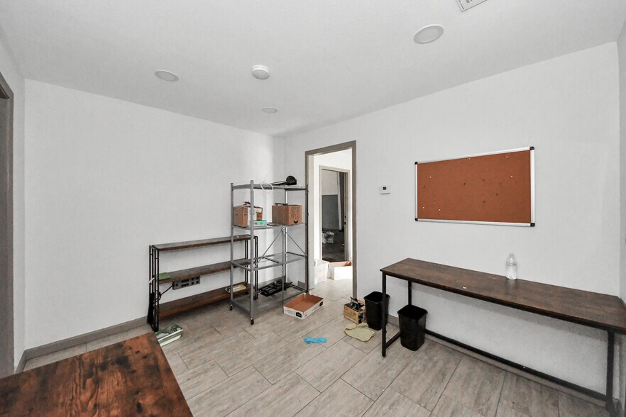 More Photos Of 8603 Shoal Creek Dr, Houston Warehouse For Sale