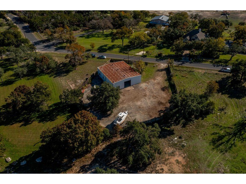 More Photos Of 16110 Lake Travis Dr, Austin Industrial For Lease