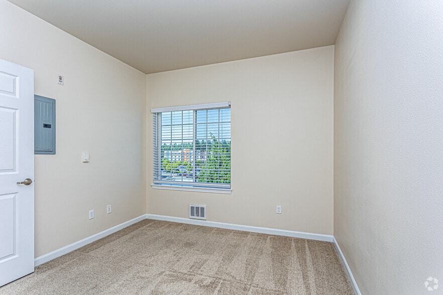 More Photos Of 1430 Wilmington Dr, Dupont Apartments For Lease