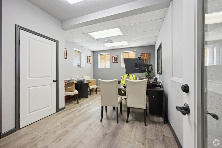 More Photos Of 16806 I-35 S, Buda Showroom For Lease