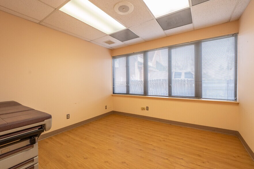 More Photos Of 622 Georges Rd, North Brunswick Medical For Sale