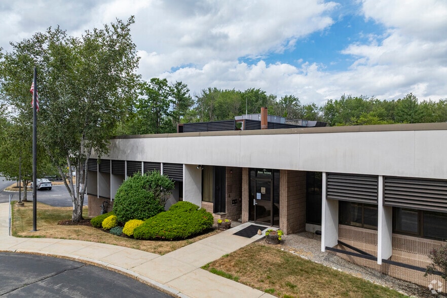 More Photos Of 6 Manor Pky, Salem Office For Lease