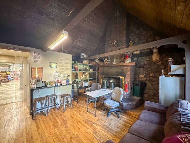 More Photos Of 6839 Outer Rd, Mountain Grove Supermarket For Sale