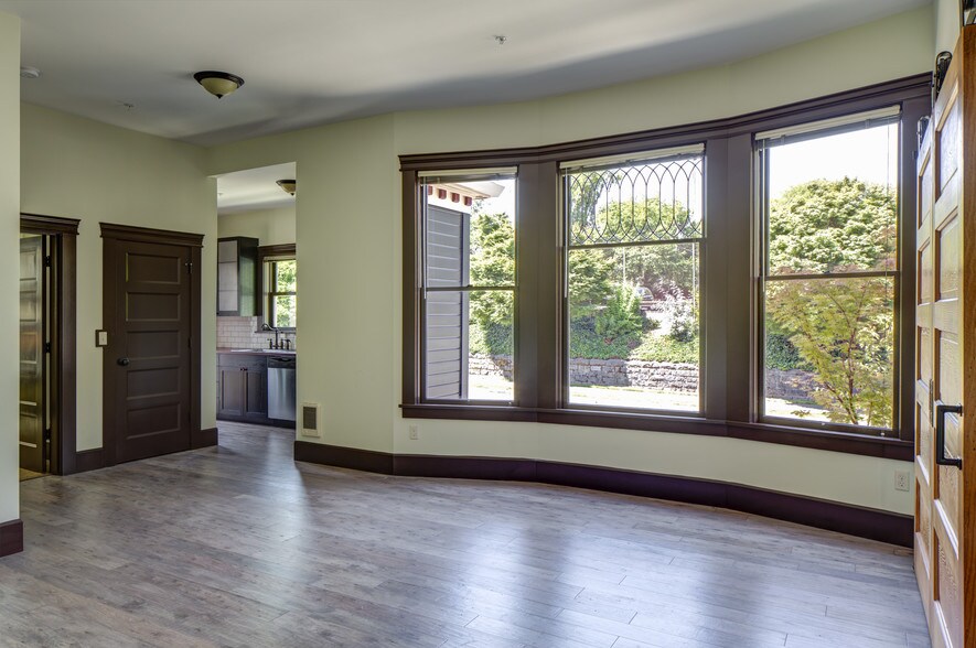 More Photos Of 1634 NW Everett St, Portland Apartments For Sale