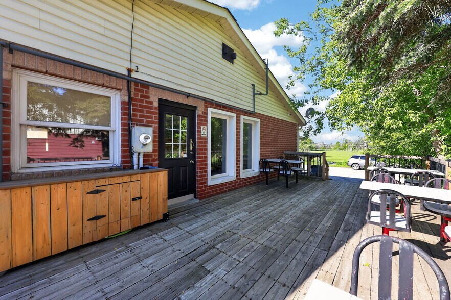 More Photos Of 56 Yonge St S, Springwater Fast Food For Sale
