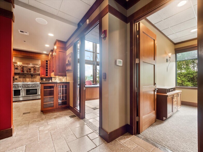 More Photos Of 23175 224th Pl SE, Maple Valley Flex For Lease