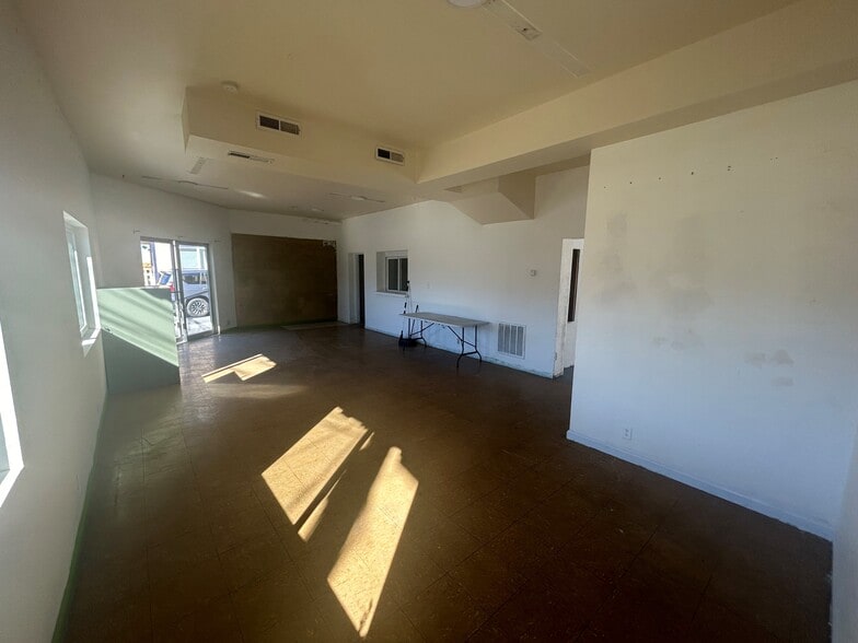 More Photos Of 2151 Lone Mountain Dr, Carson City Showroom For Lease