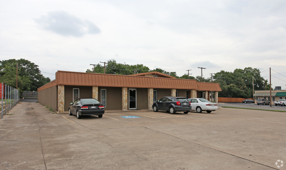 Primary Photo Of 200-204 W Bedford Euless Rd, Hurst Medical For Lease