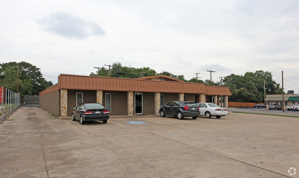 More Photos Of 200-204 W Bedford Euless Rd, Hurst Medical For Lease