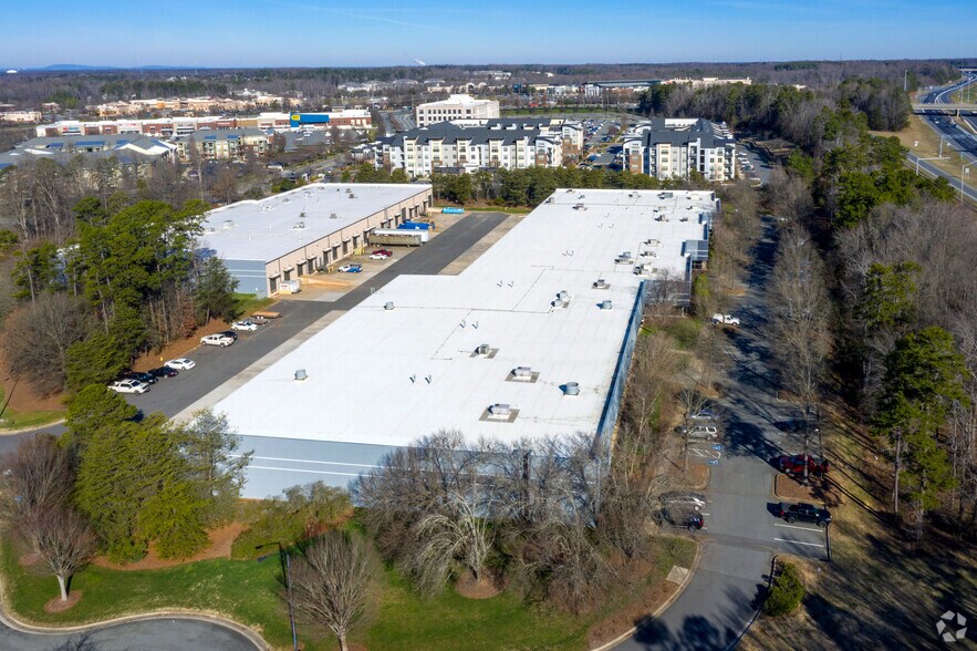 More Photos Of 9006 Perimeter Woods Dr, Charlotte Light Distribution For Lease