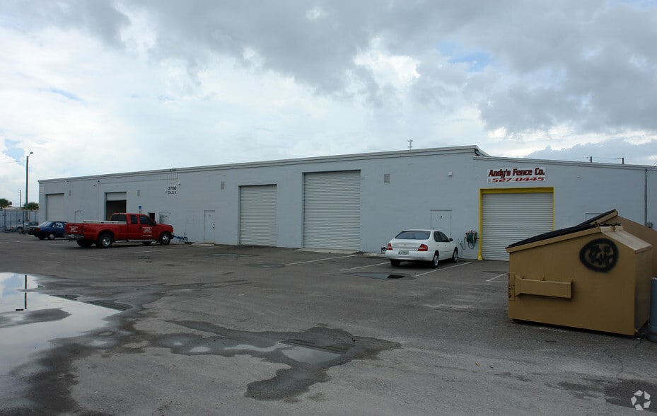More Photos Of 2700 23rd St N, Saint Petersburg Warehouse For Lease