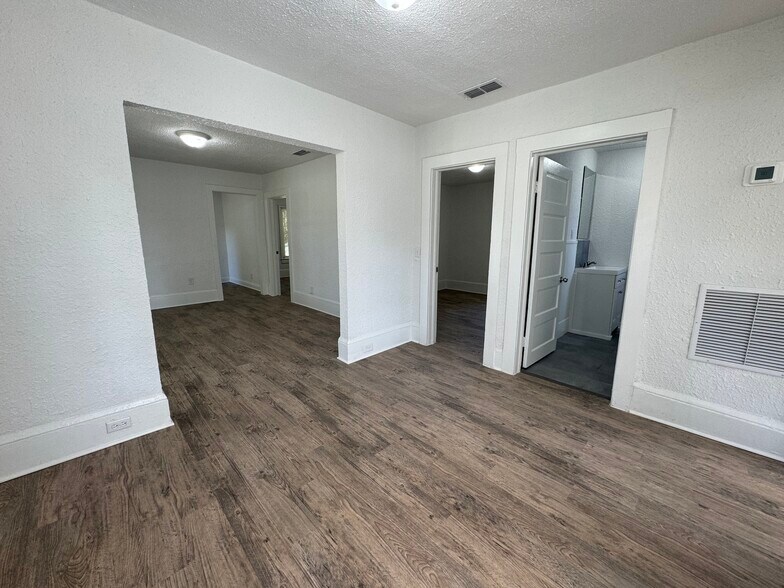 More Photos Of 2763 Community Rd, Jacksonville Office For Lease