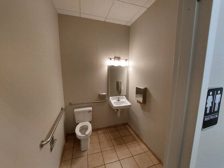 More Photos Of 4210 N Roxboro Rd, Durham Coworking Space