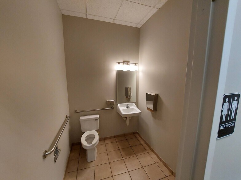 More Photos Of 4210 N Roxboro St, Durham Office For Lease