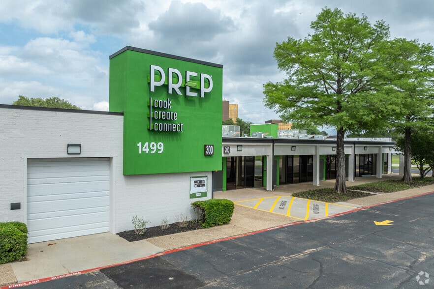 More Photos Of 1499 Regal Row, Dallas Restaurant For Lease