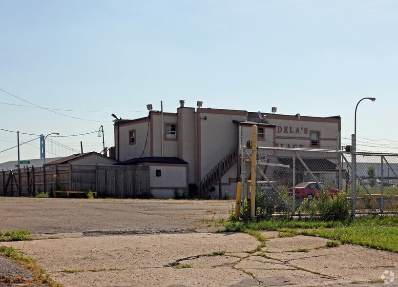 More Photos Of 4438-4466 W Fort St, Detroit Bar For Sale