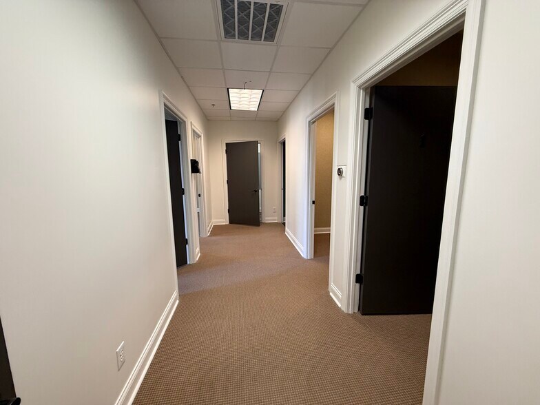 More Photos Of 113-115 W Jackson Ave, Ridgeland Unknown For Lease