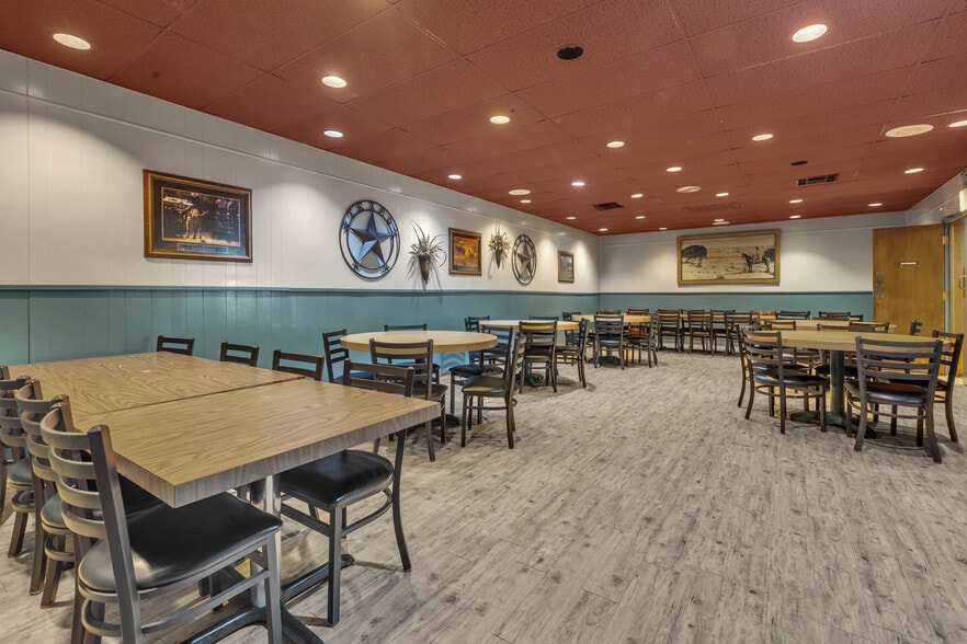 More Photos Of 2201 Kermit Hwy, Odessa Restaurant For Sale