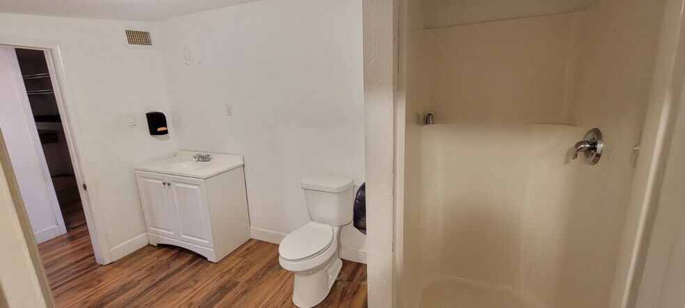 More Photos Of 1901 W Sligh Ave, Tampa Office For Sale