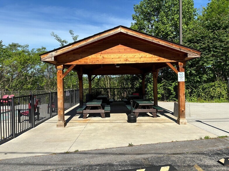 More Photos Of 2162 Parkway, Pigeon Forge Hotel For Sale