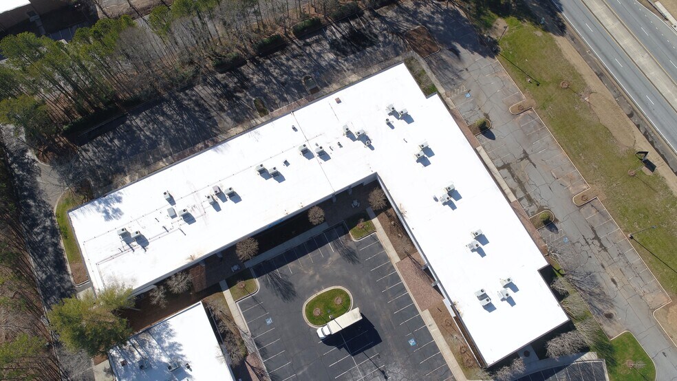More Photos Of 4940 Peachtree Industrial Blvd, Norcross Unknown For Lease
