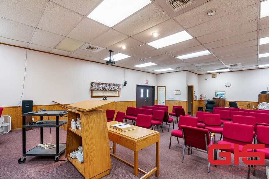 More Photos Of 6801 N Figueroa St, Los Angeles Convenience Store For Sale