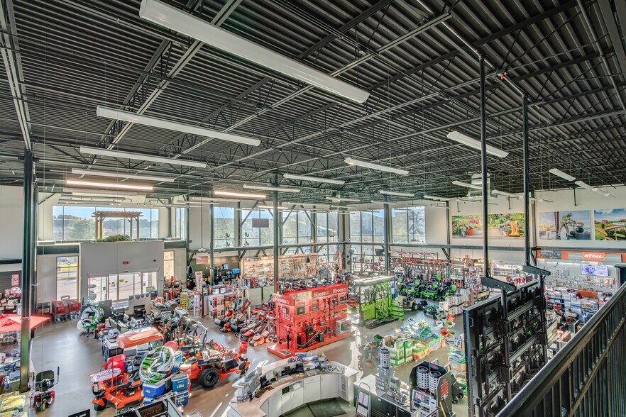 More Photos Of 1963 Jesse Jewell Pkwy NE, Gainesville Freestanding For Sale