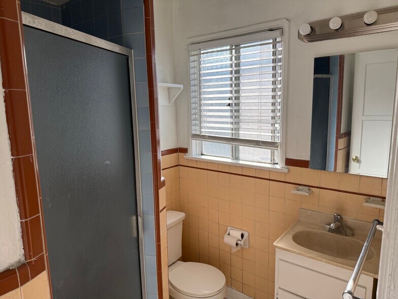 More Photos Of 15954 Vermont Ave, Paramount Multifamily For Sale