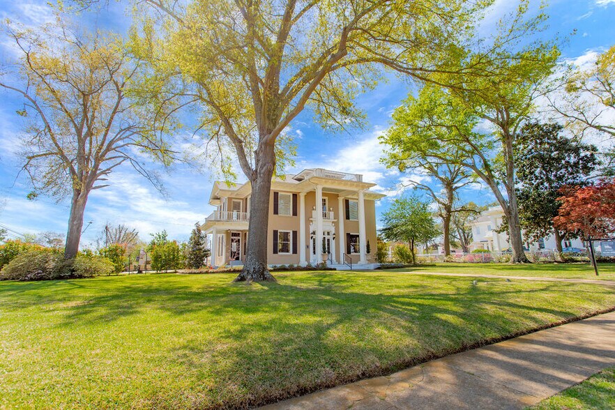 More Photos Of 313 E Charnwood St, Tyler Office For Lease