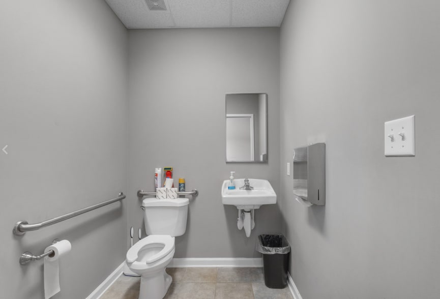 More Photos Of 212 Madison St, Clarksville Office For Lease