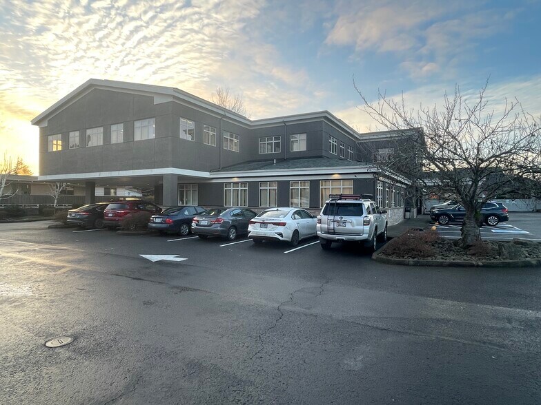 More Photos Of 2720 Commercial St, Salem Office For Sale